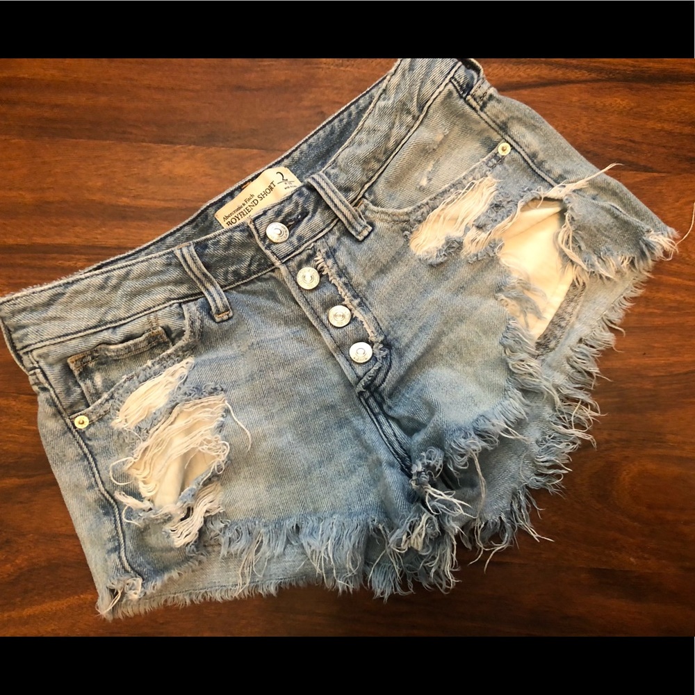 Abercrombie & Fitch ‘Boyfriend Short’ Size 2
